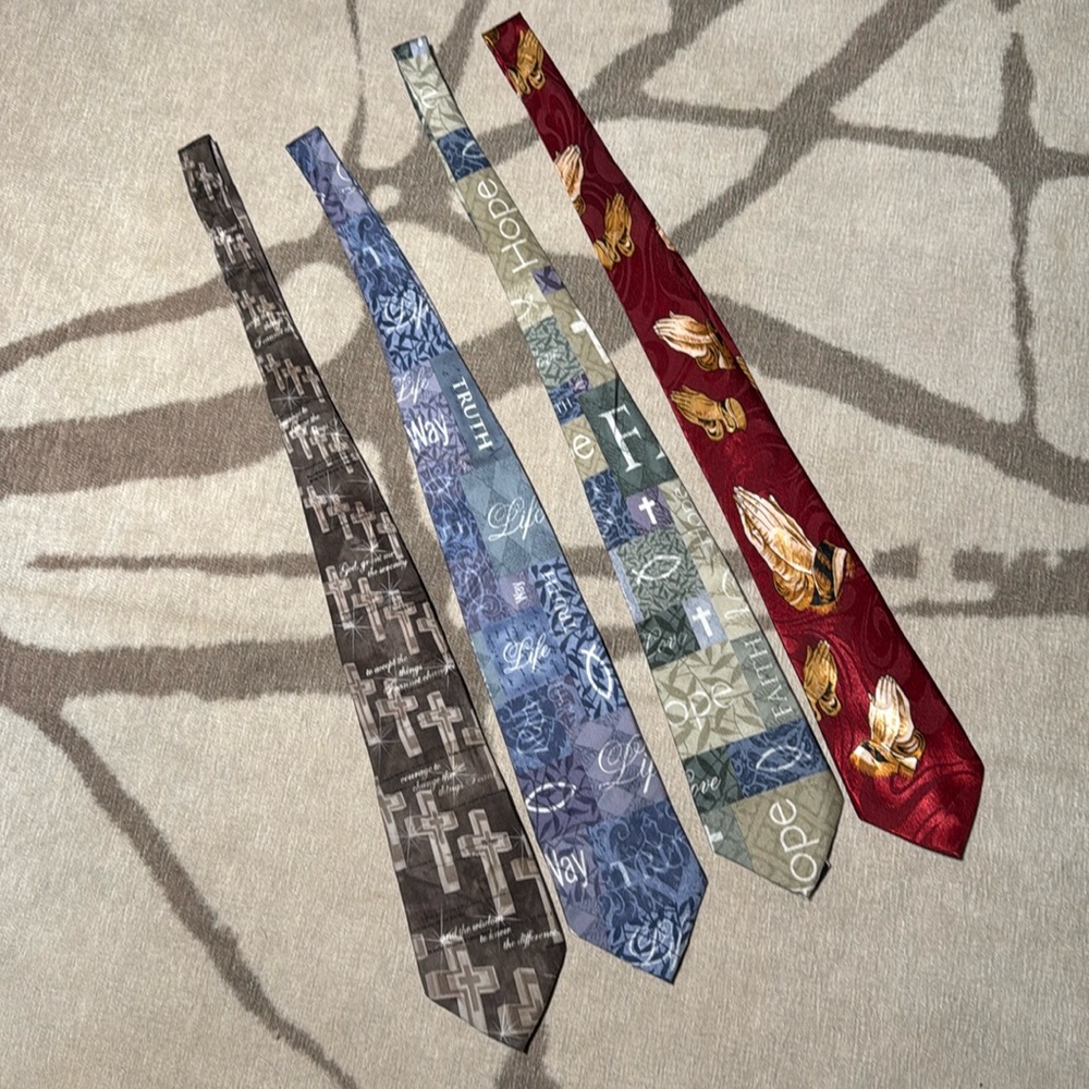 4 1990s to 2000s Religious Ties 56” to 59” Red Blue Gray 4” to 3” Pastors Estate